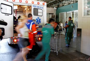 People rush from an ambulance into a hopsital.