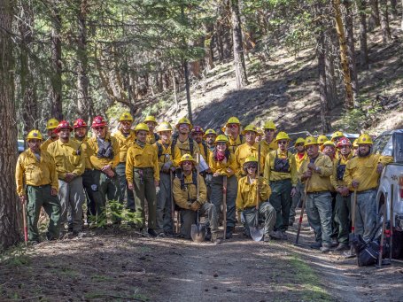 Multiple Lomakatsi crews join together for a photo before a prescribed burn on the Rogue River-Siskiyou National Forest.