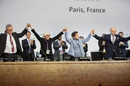 Leaders celebrate adoption of the Paris Agreement on climate change